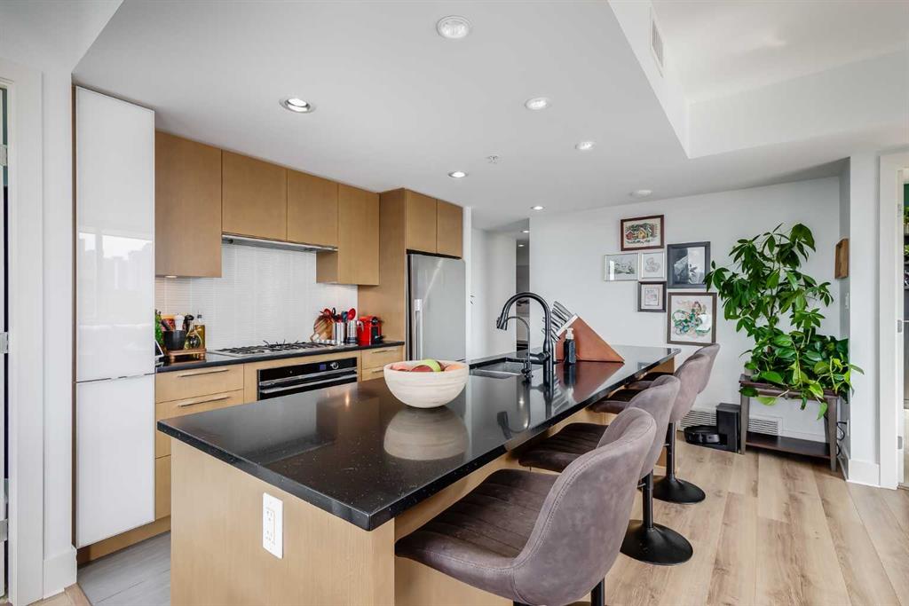 1111 10 Street SW #806 photo 2