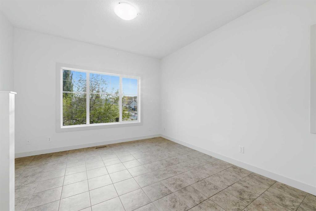 151 Royal Oak Drive NW photo 3