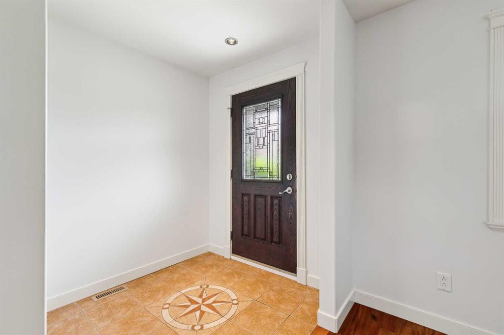 2136 26 Avenue SW photo 3