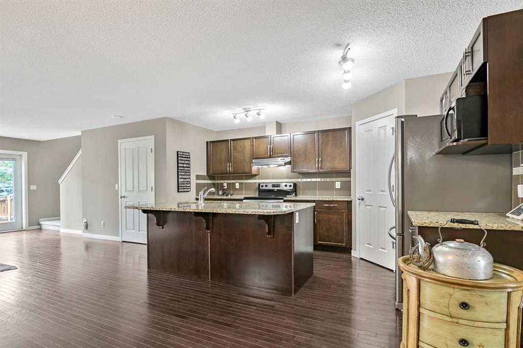 32 Cranston Gate SE photo 5