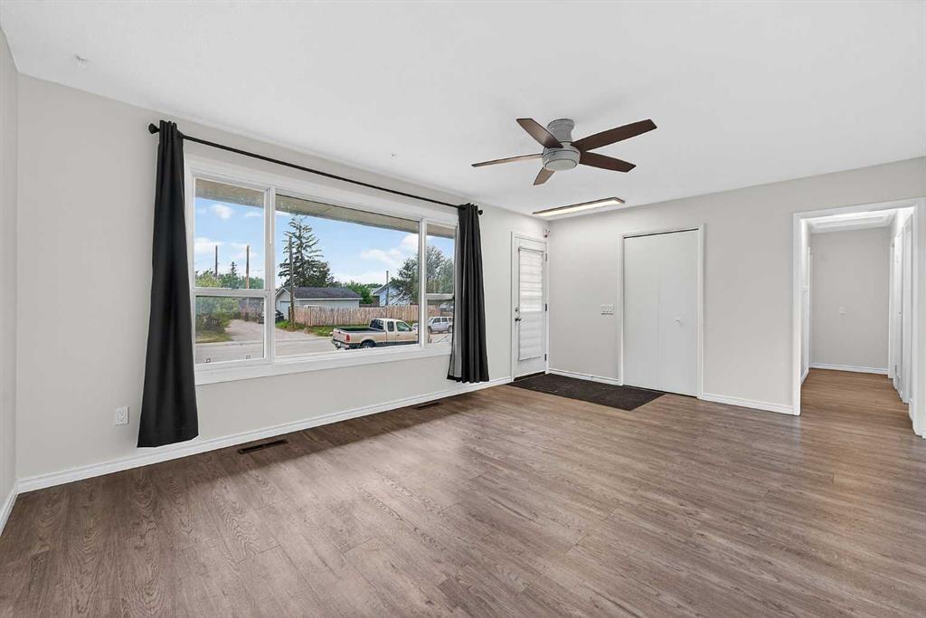 1608 54 Street SE photo 4