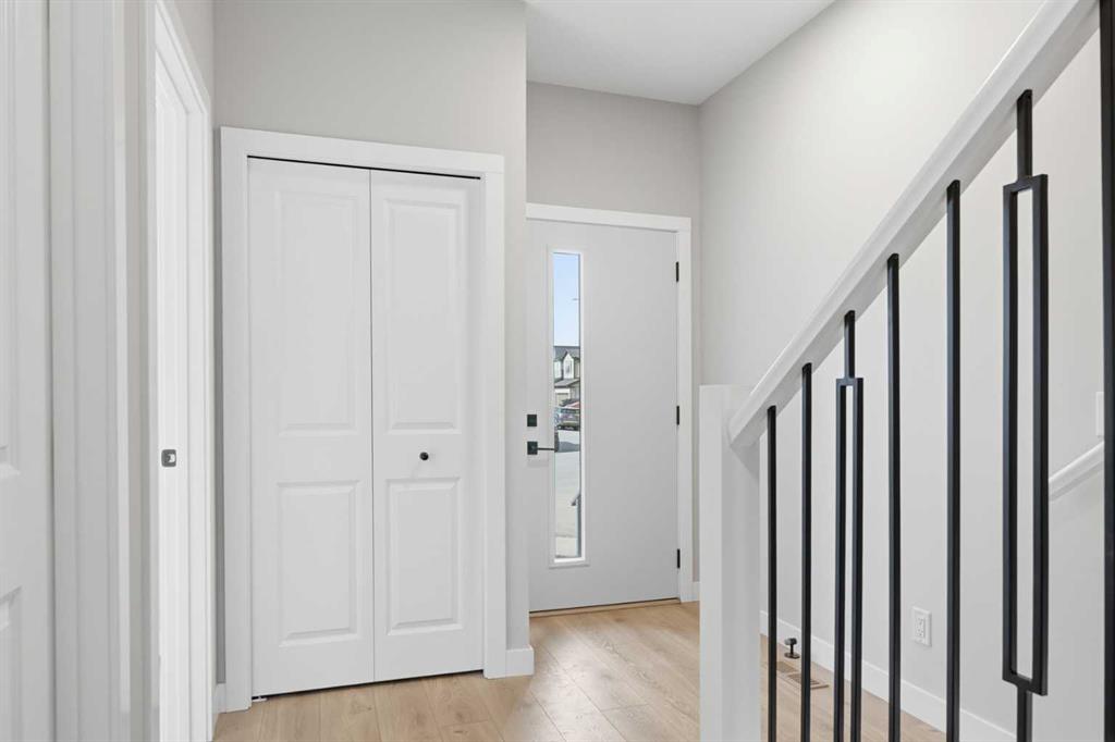 43 Belvedere Crescent SE photo 3