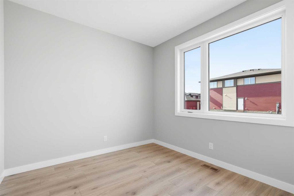 43 Belvedere Crescent SE photo 5