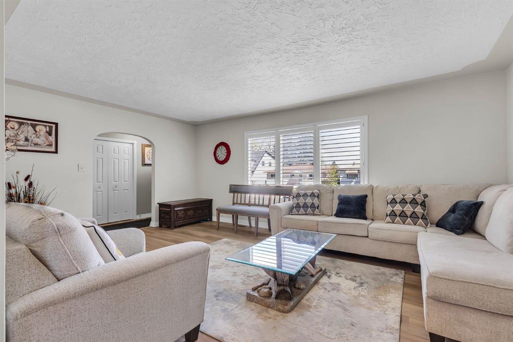 1811 13 Avenue NW photo 3