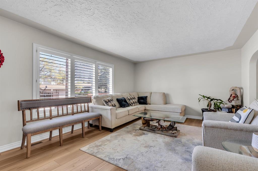 1811 13 Avenue NW photo 4