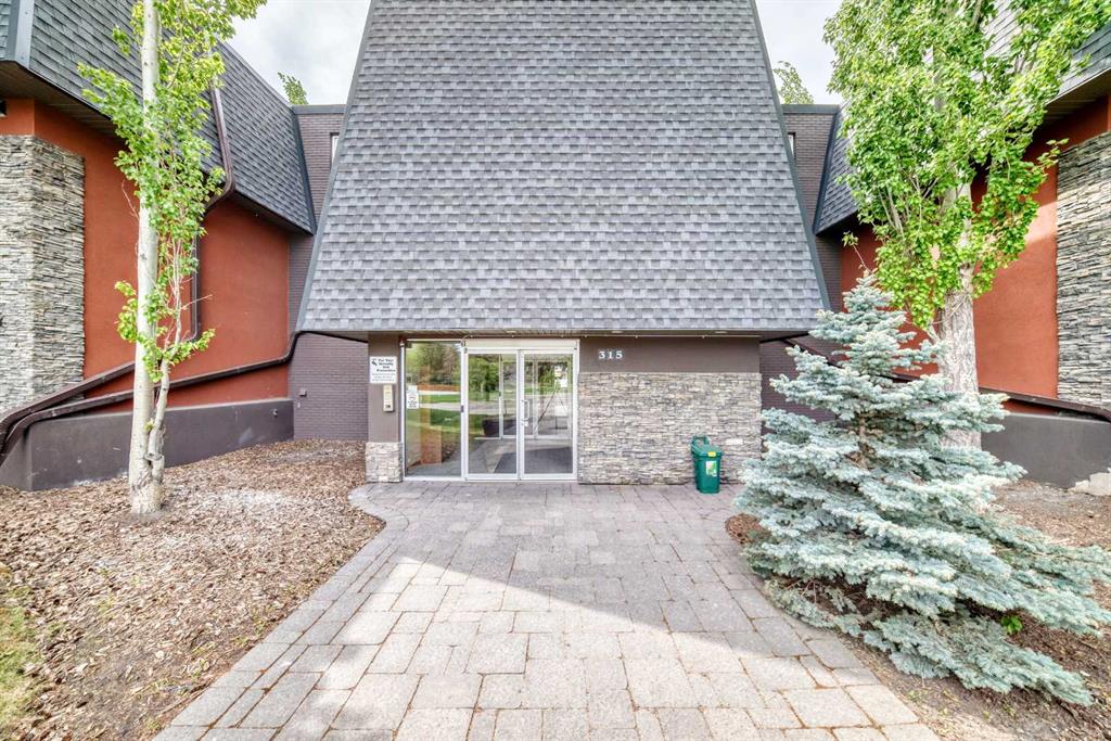 315 50 Avenue SW #112 photo 3
