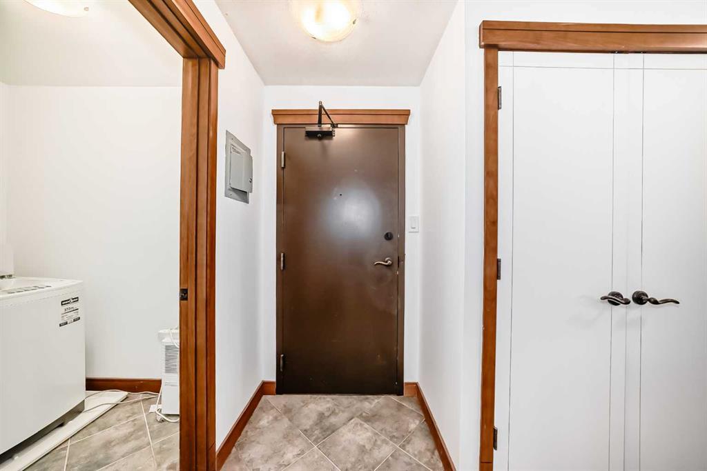 315 50 Avenue SW #112 photo 4
