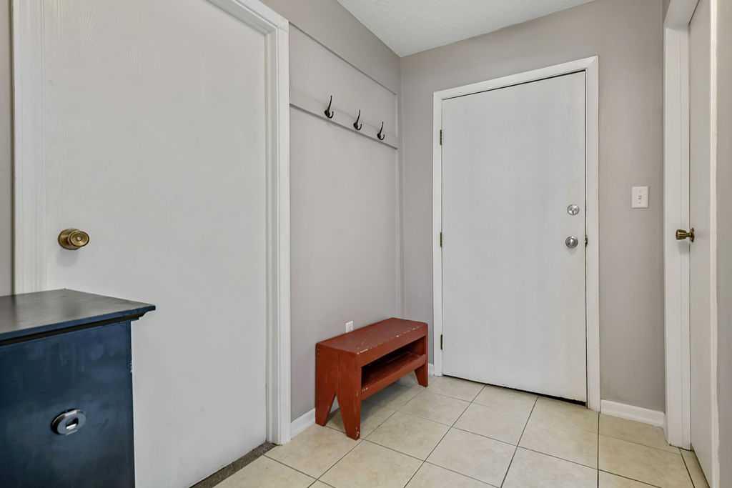 618 2 Avenue NW #201 photo 2