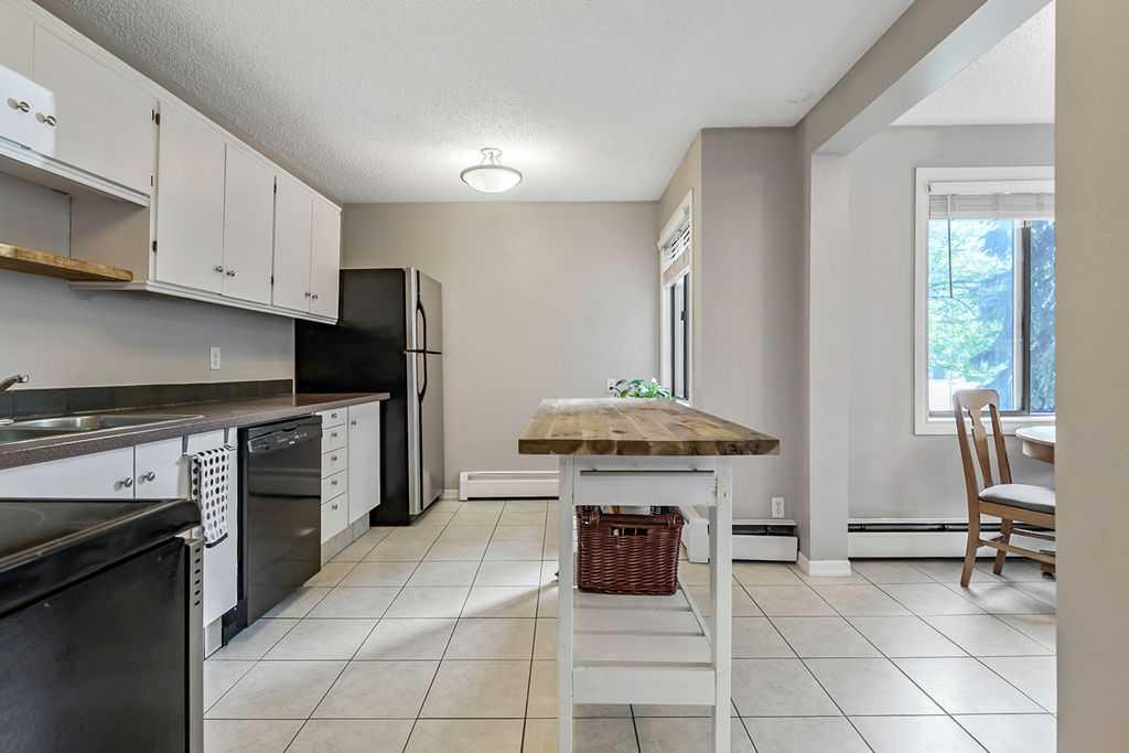 618 2 Avenue NW #201 photo 4