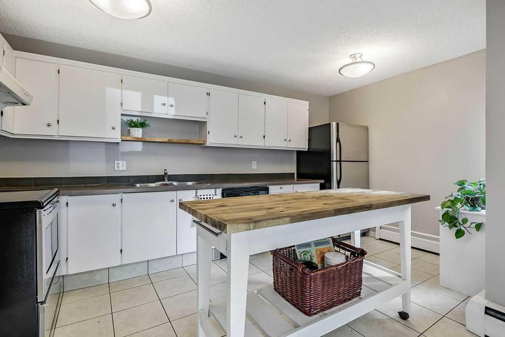 618 2 Avenue NW #201 photo 5
