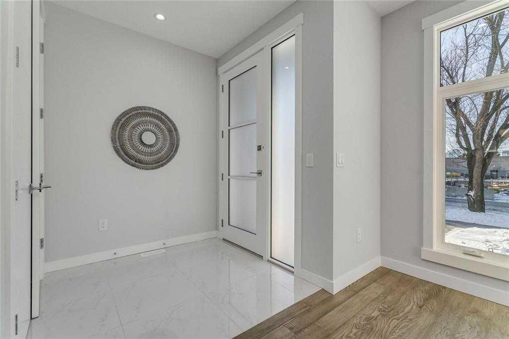 3122 39 Street SW photo 5