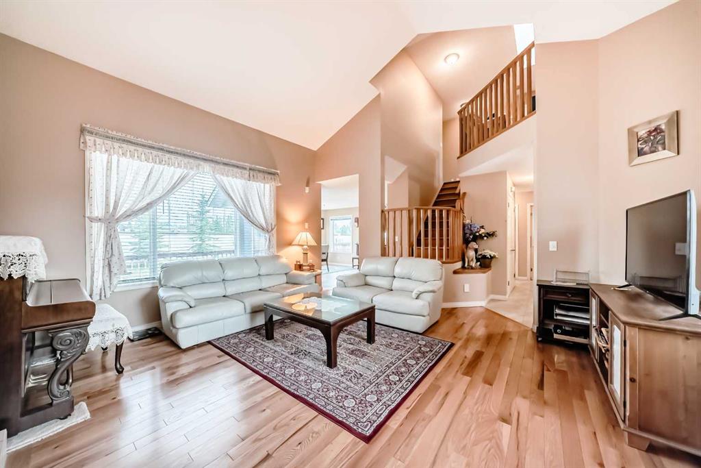 737 Wentworth Place SW photo 2
