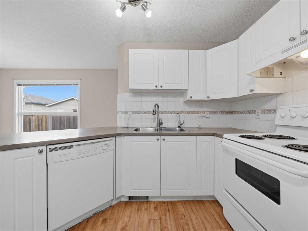 128 Taradale Drive NE photo 3