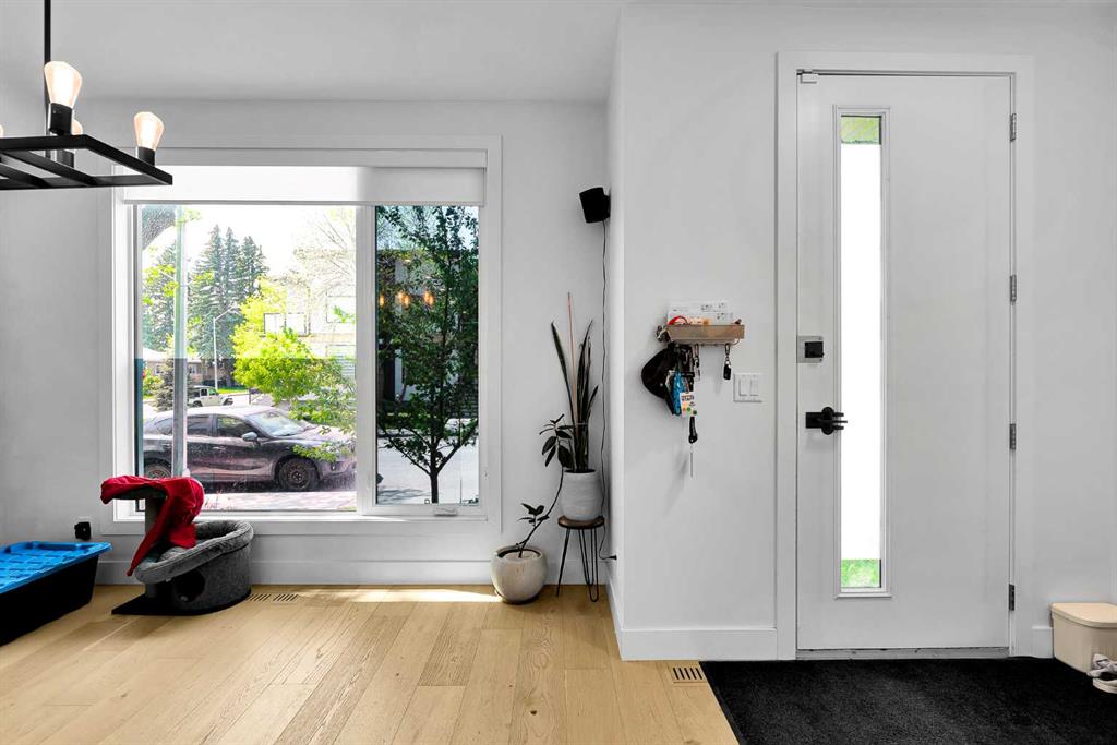2106 6 Street NW photo 2