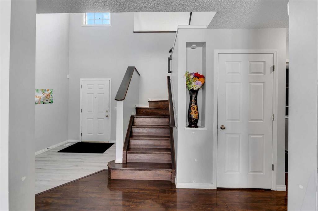 153 Saddlemead Road NE photo 4