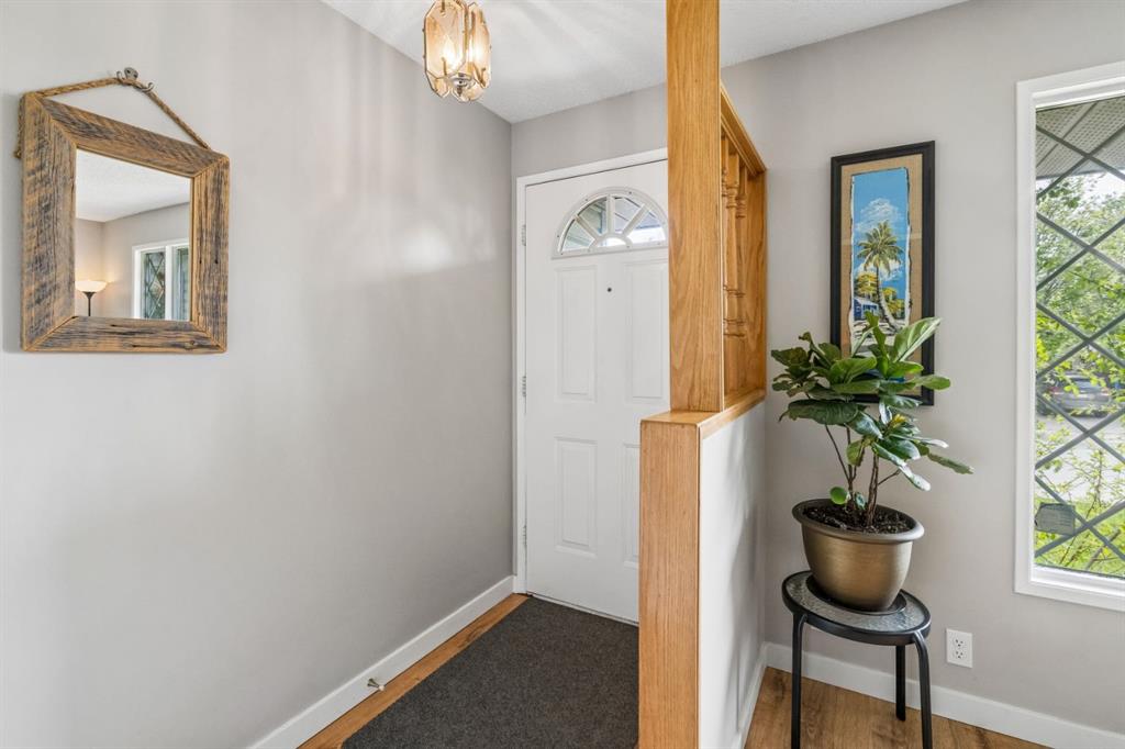 47 Cedargrove Way SW photo 3