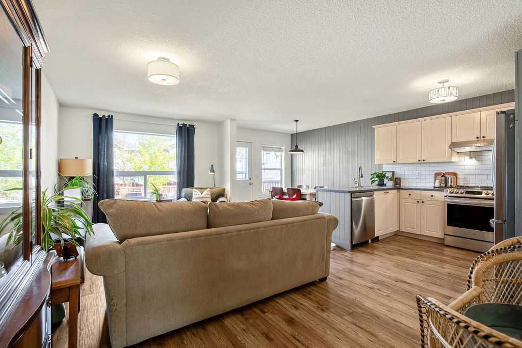 20 Covepark Close NE photo 3