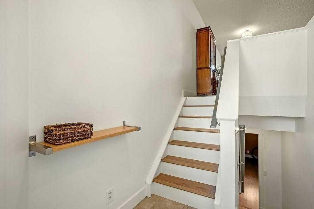 20 Covepark Close NE photo 5