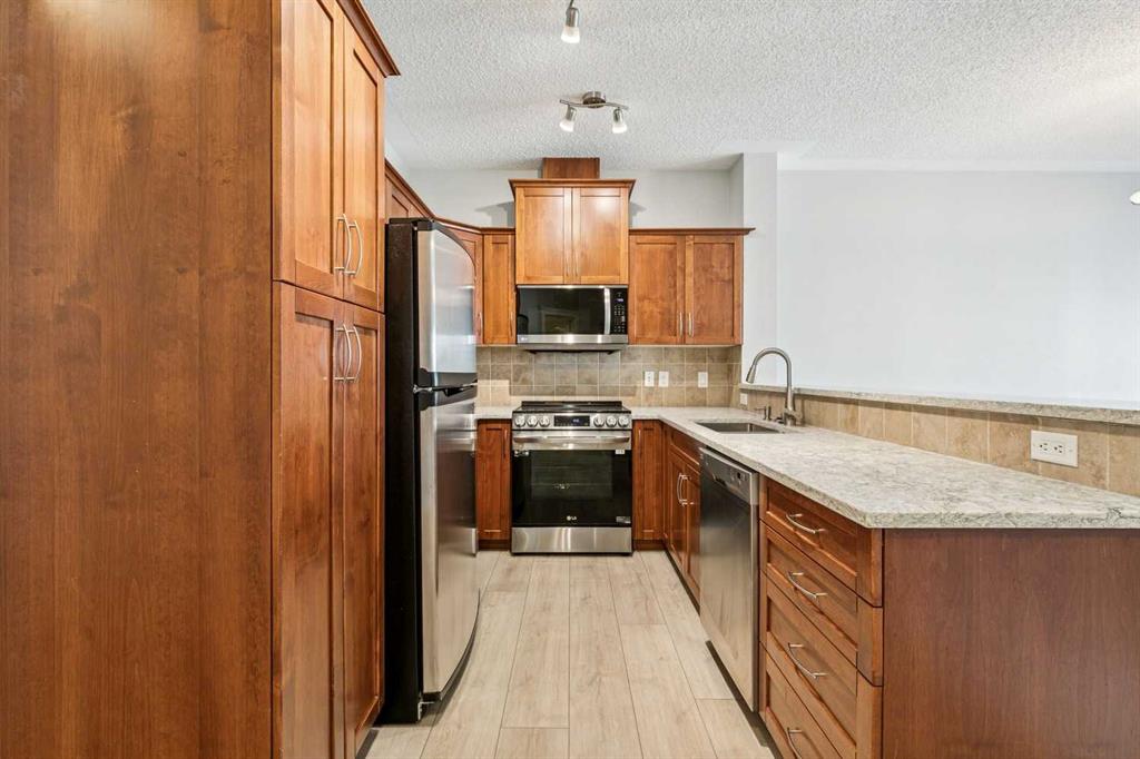 20 Discovery Ridge Close SW #341 photo 5