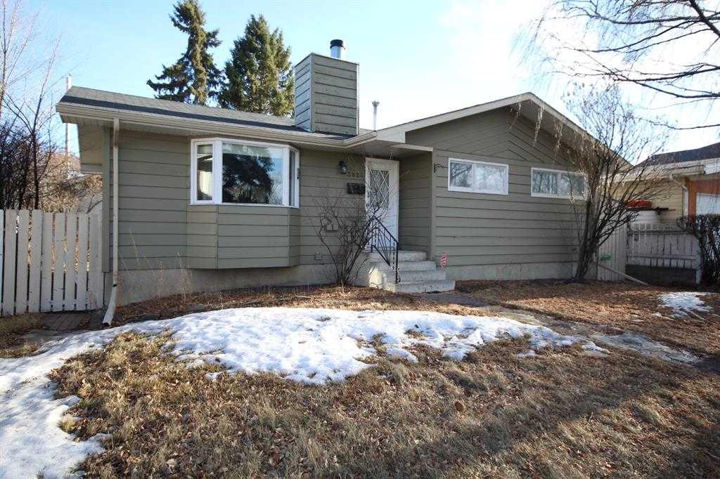 3824 BRANTFORD Drive NW photo 2