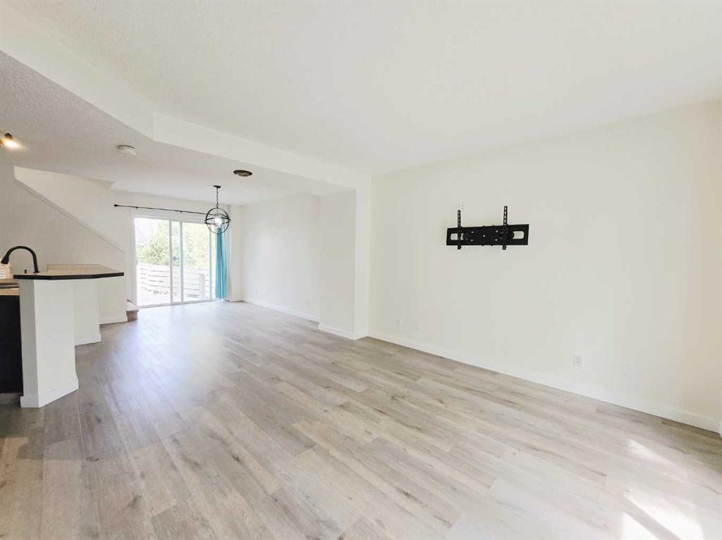 210 Prestwick Circle SE photo 3