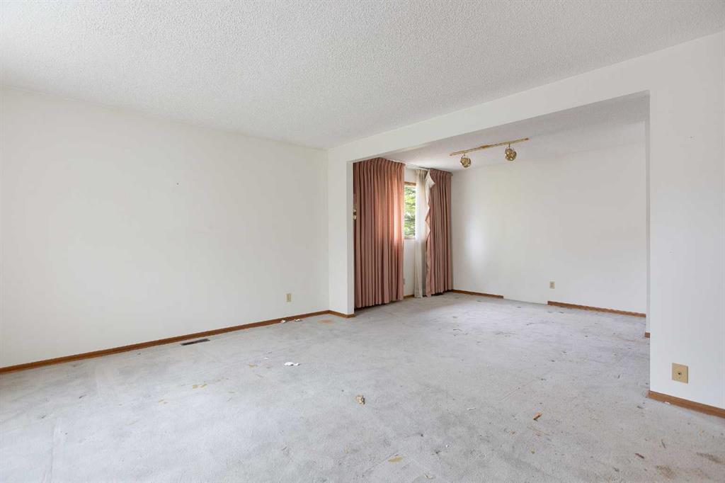 608 Aboyne Crescent NE photo 3