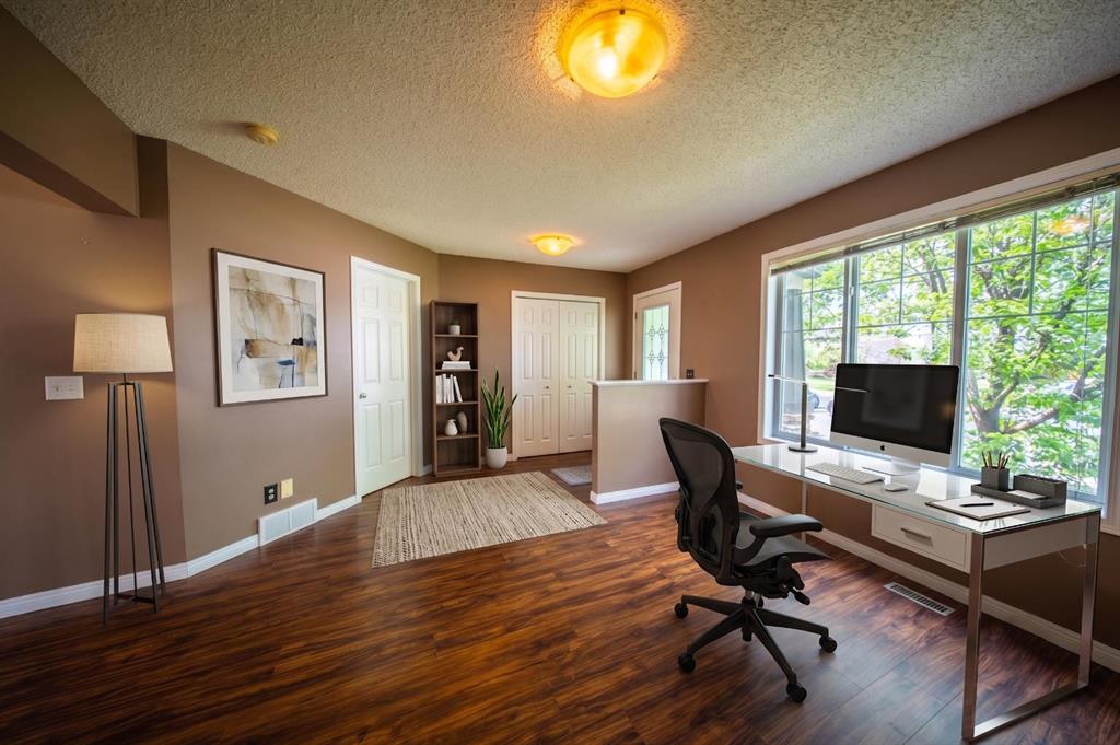 11 Saddlebrook Mews NE photo 4