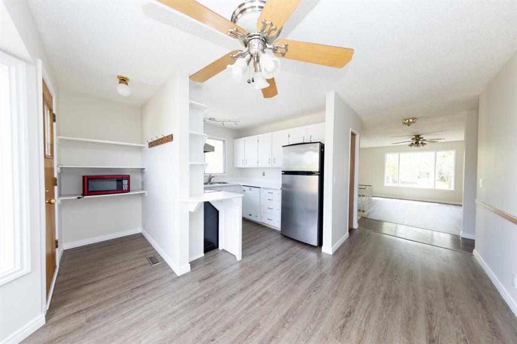 1132 Berkley Drive NW photo 3