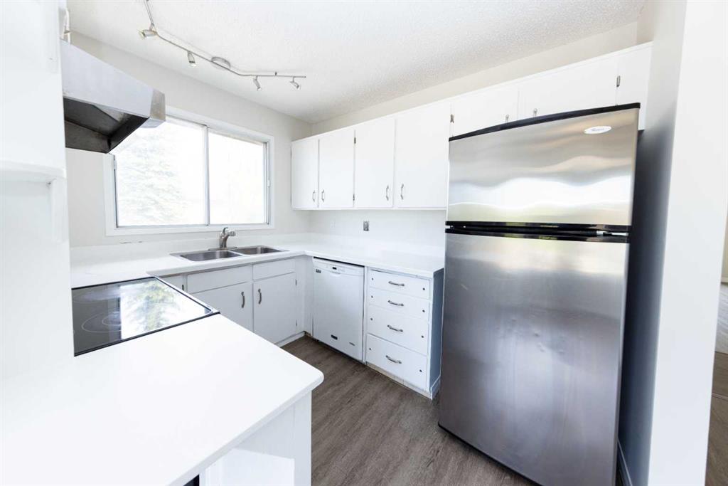 1132 Berkley Drive NW photo 4