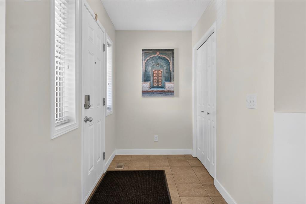 28 Elgin View SE photo 3