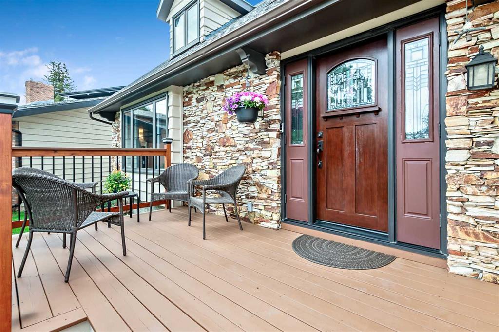 39 Canova Close SW photo 2