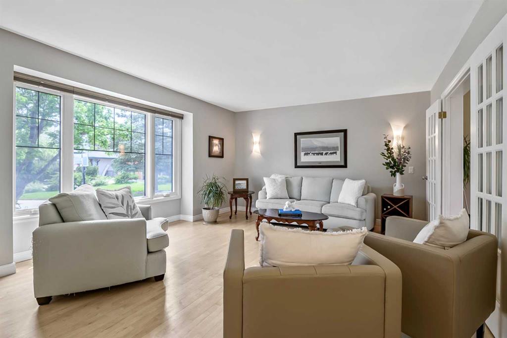 39 Canova Close SW photo 4