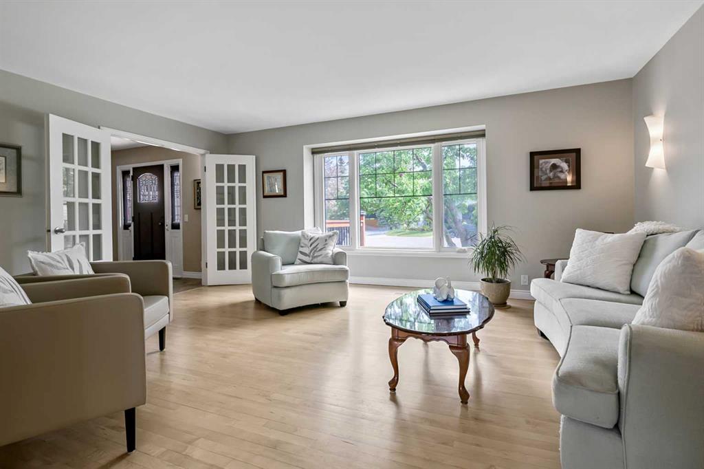 39 Canova Close SW photo 5