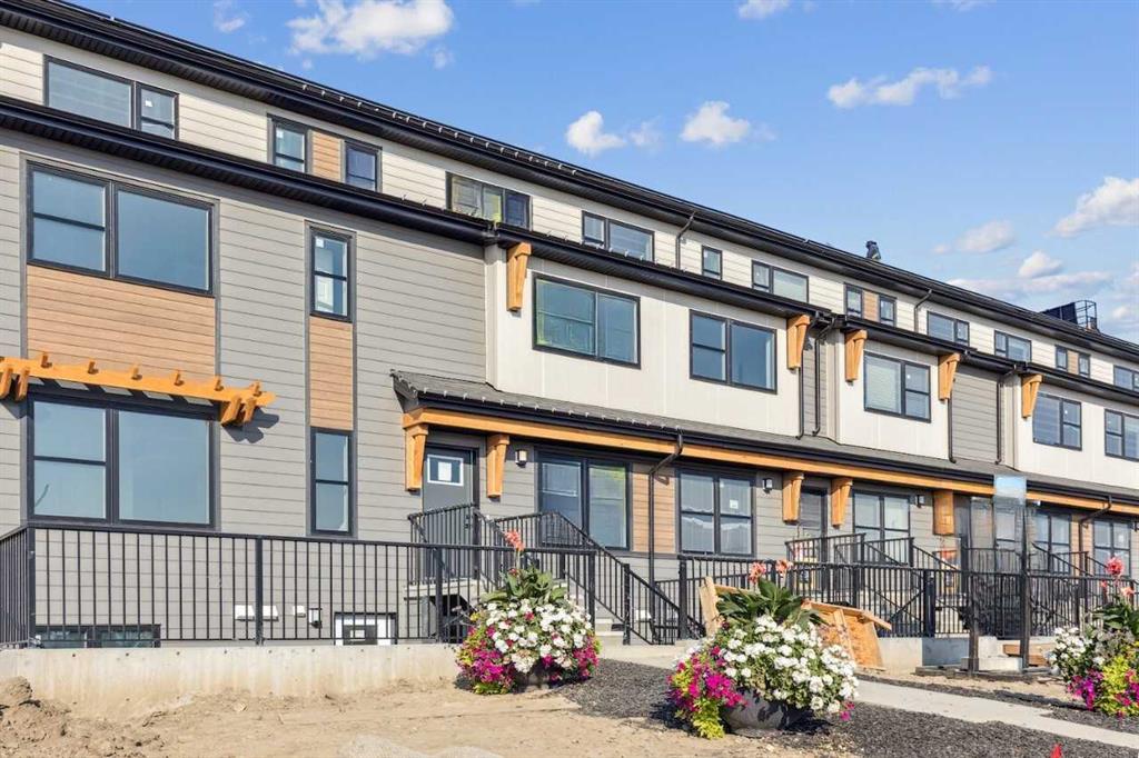 135 Mahogany Parade SE #806