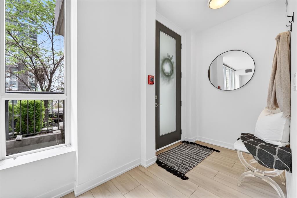 47 Waterfront Mews SW photo 2