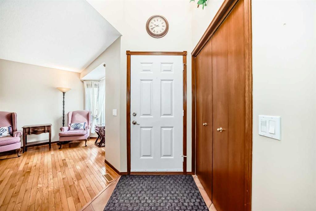 232 Macewan Ridge Close NW photo 3