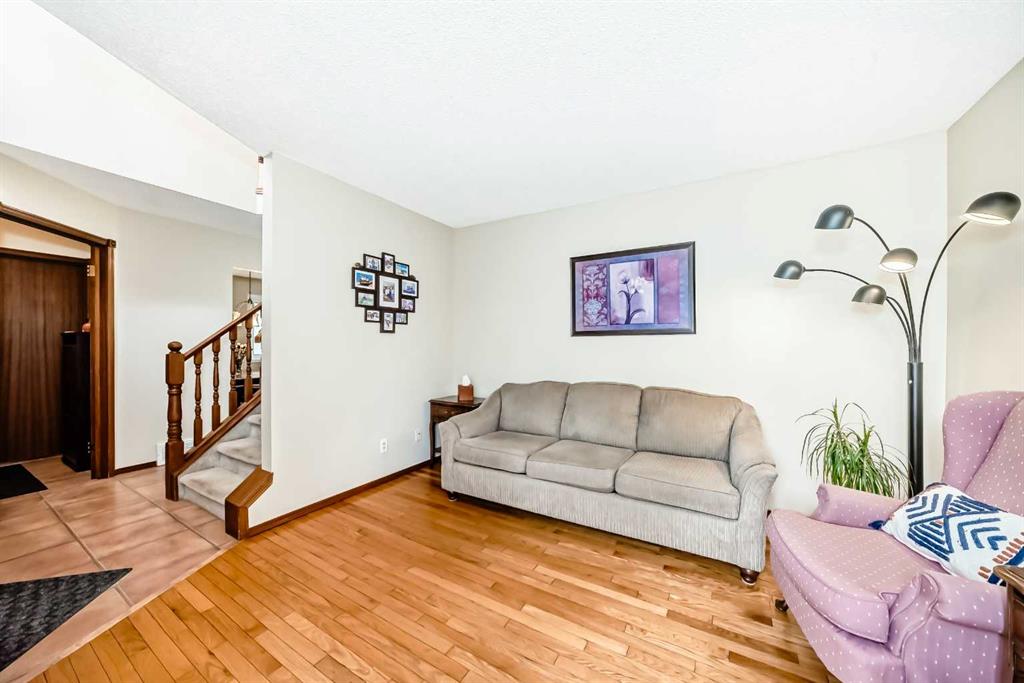 232 Macewan Ridge Close NW photo 4