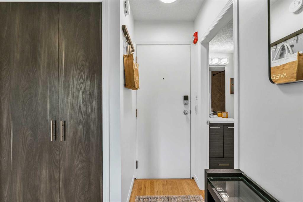 104 24 Avenue SW #301 photo 4