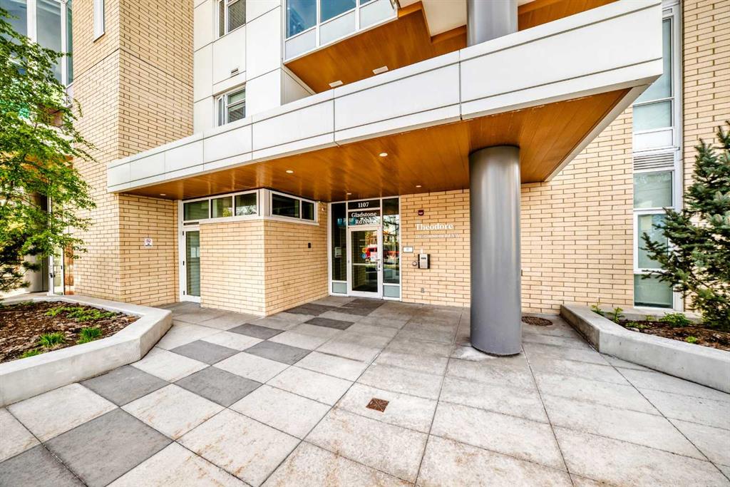 1107 Gladstone Road NW #310 photo 3