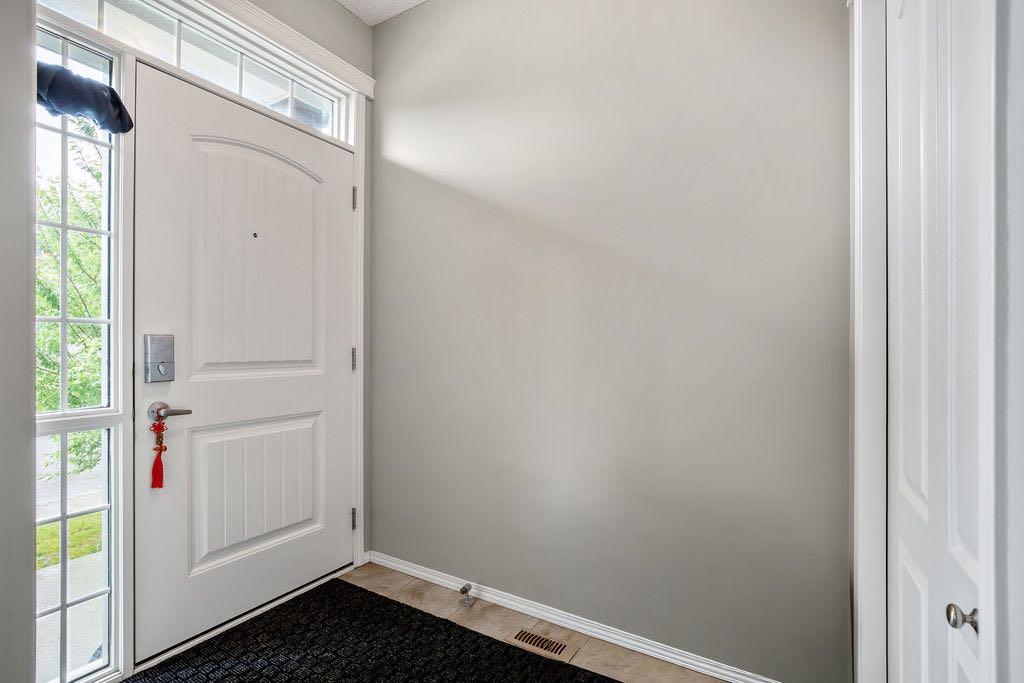 162 Cranford Park SE photo 2