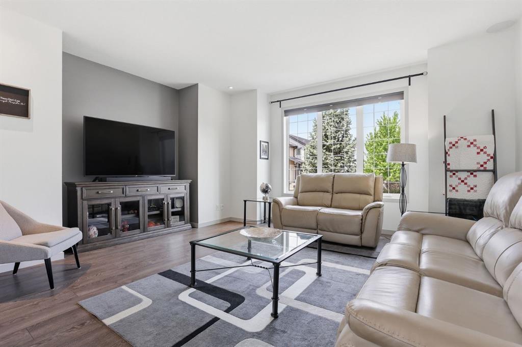 341 Marquis Heights SE photo 3
