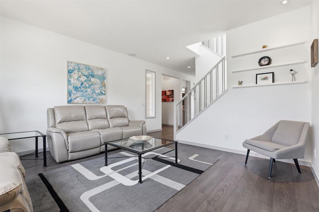 341 Marquis Heights SE photo 4