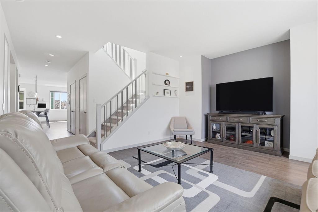 341 Marquis Heights SE photo 5
