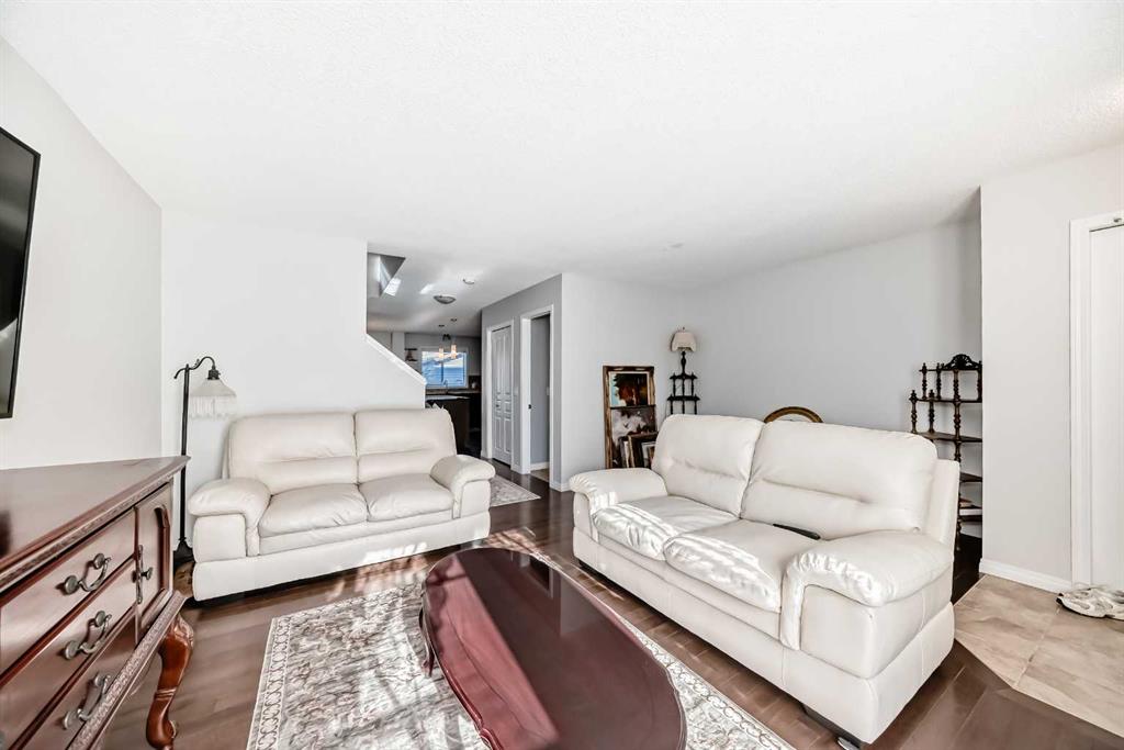 50 Elgin Meadows Park SE photo 5