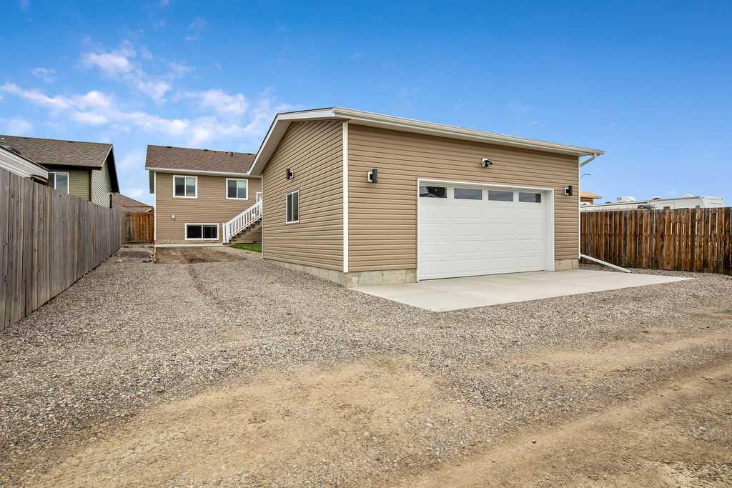 2006 30 Avenue