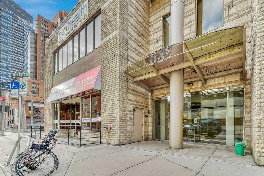 683 10 Street SW #701 photo 2