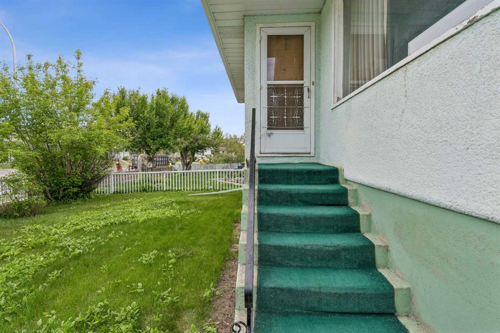 1228 Bantry Street NE photo 2