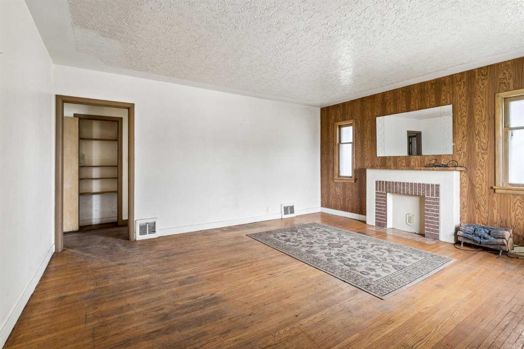 1228 Bantry Street NE photo 3