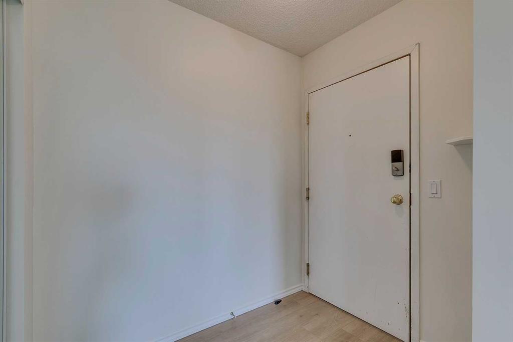 7301 Valleyview Park SE #301 photo 3