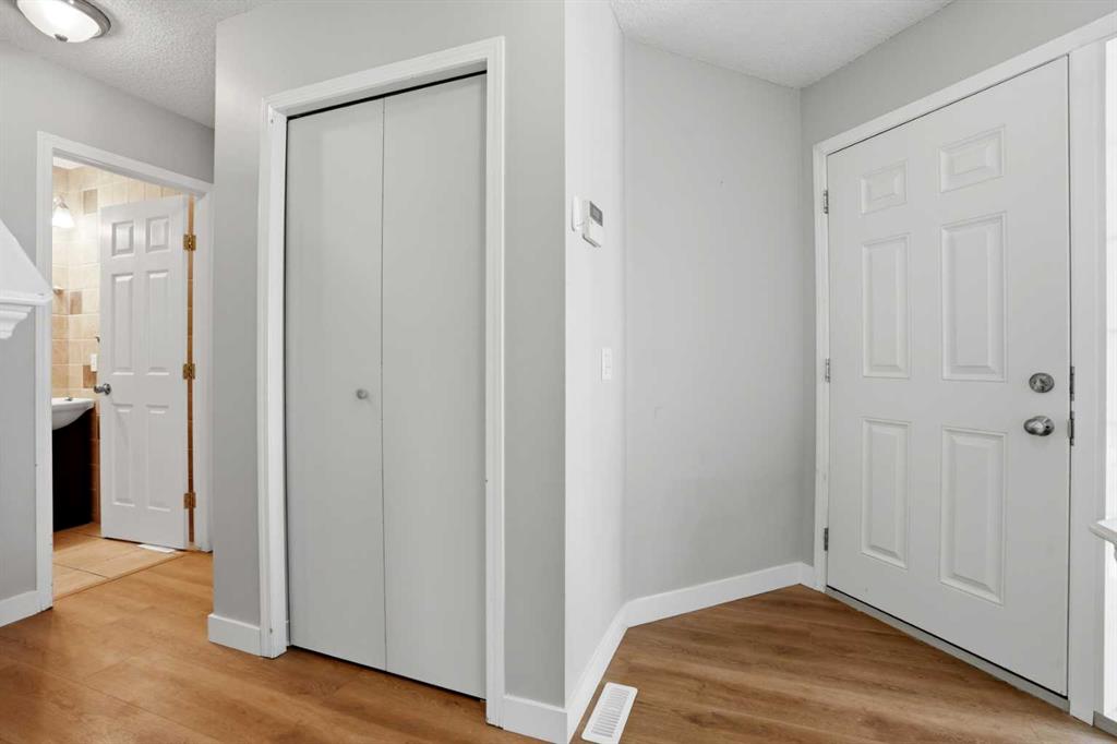 141 Shannon Square SW photo 3